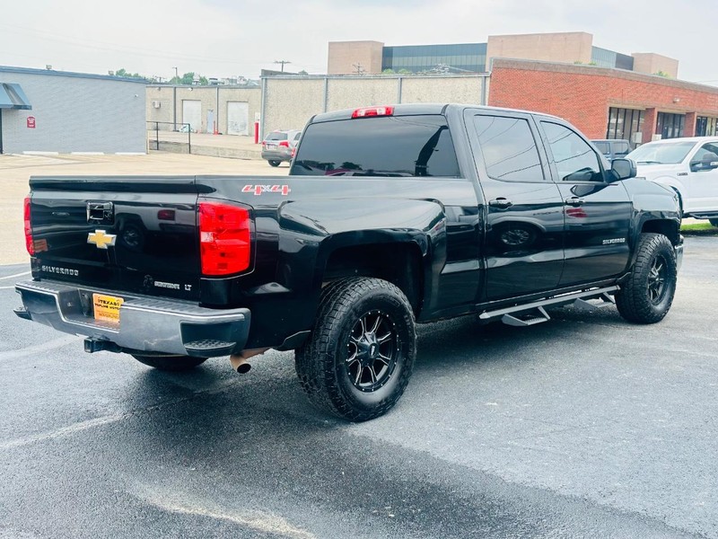 Chevrolet Silverado 1500 Vehicle Full-screen Gallery Image 16