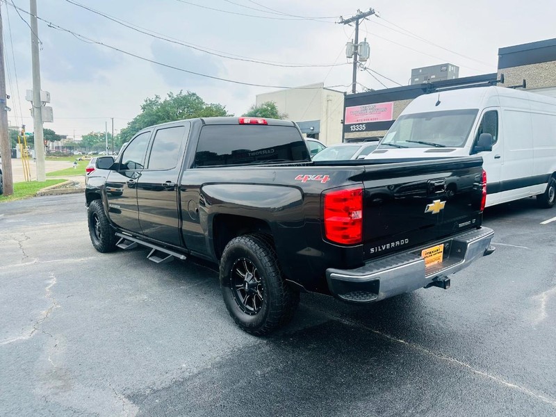 Chevrolet Silverado 1500 Vehicle Full-screen Gallery Image 18