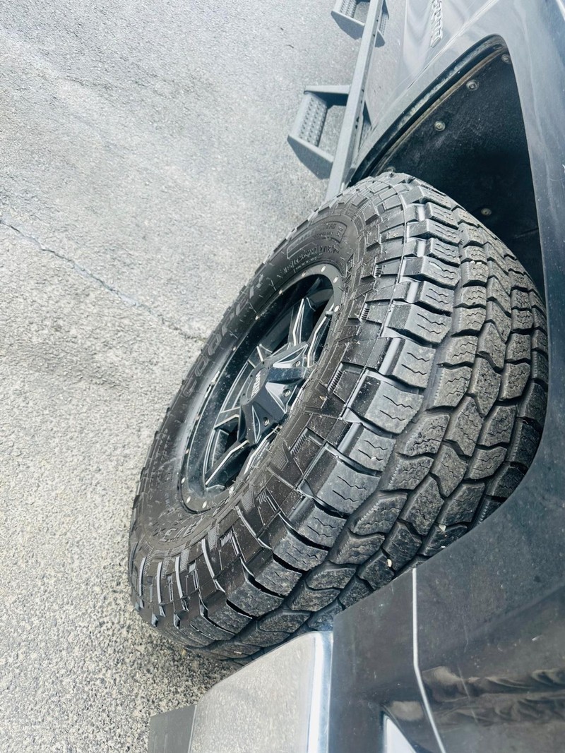 Chevrolet Silverado 1500 Vehicle Full-screen Gallery Image 21