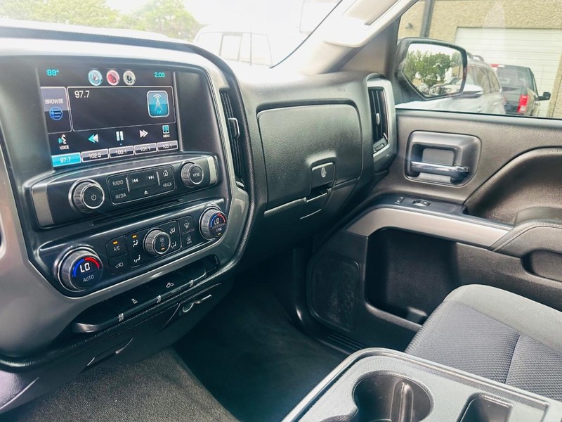 Chevrolet Silverado 1500 Vehicle Full-screen Gallery Image 26