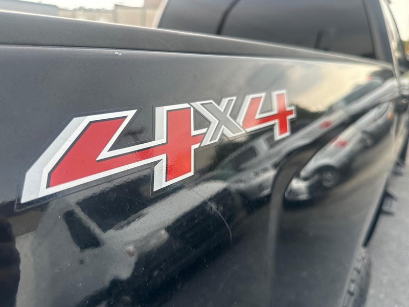 Chevrolet Silverado 1500 Vehicle Full-screen Gallery Image 31