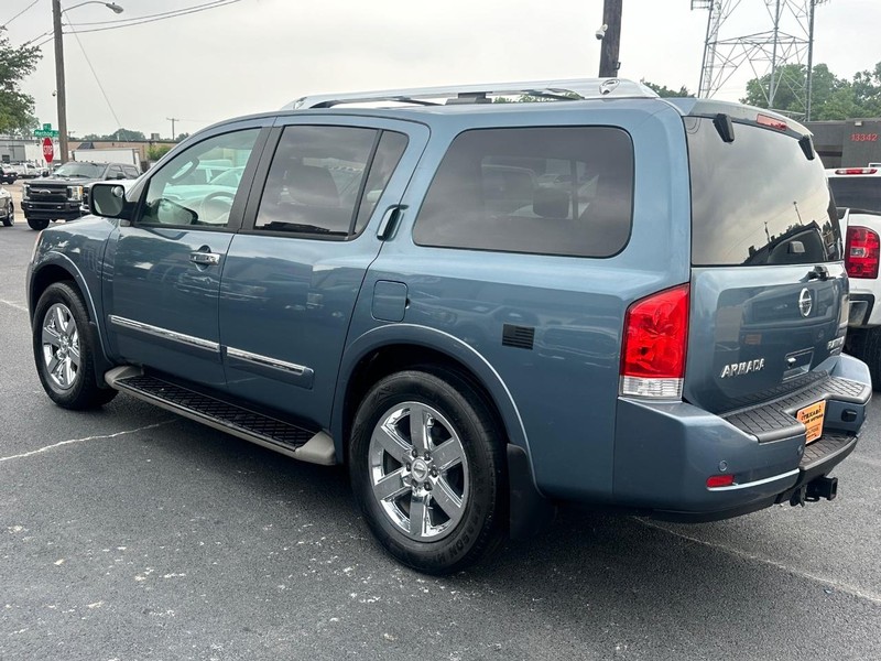 Nissan Armada Vehicle Full-screen Gallery Image 2