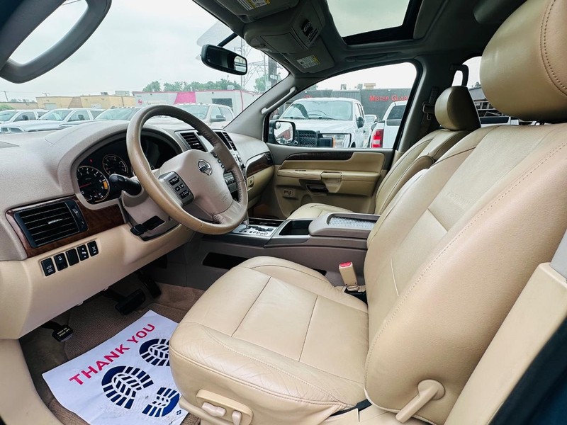 Nissan Armada Vehicle Full-screen Gallery Image 13