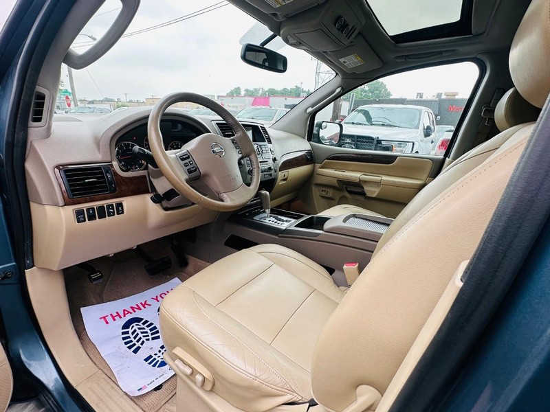 Nissan Armada Vehicle Full-screen Gallery Image 14