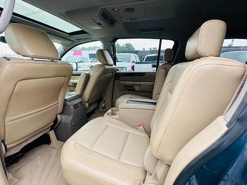 Nissan Armada Vehicle Full-screen Gallery Image 15