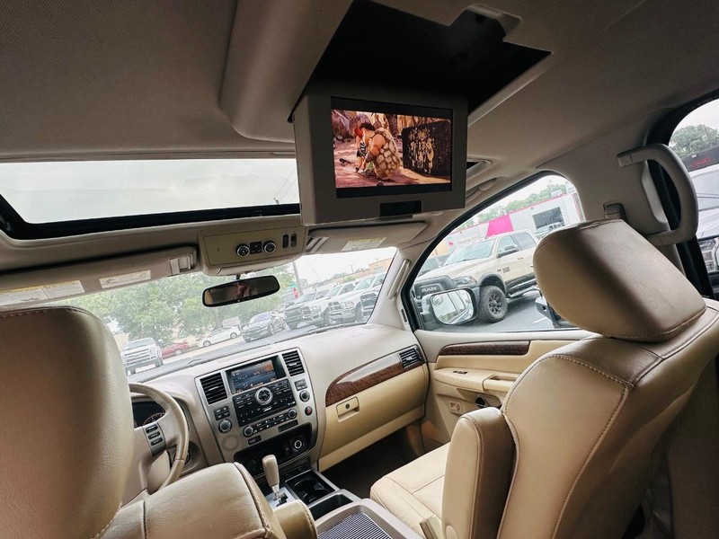 Nissan Armada Vehicle Full-screen Gallery Image 16