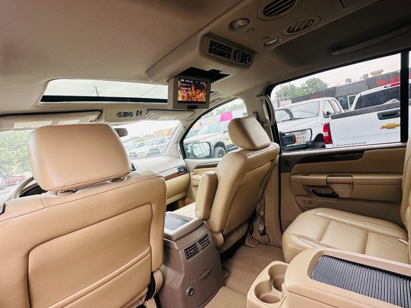 Nissan Armada Vehicle Full-screen Gallery Image 17