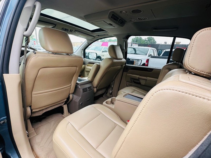 Nissan Armada Vehicle Full-screen Gallery Image 18