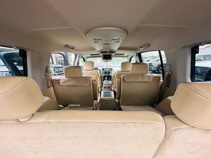 Nissan Armada Vehicle Full-screen Gallery Image 19