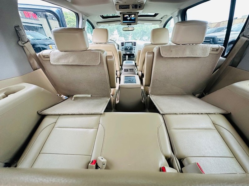 Nissan Armada Vehicle Full-screen Gallery Image 20