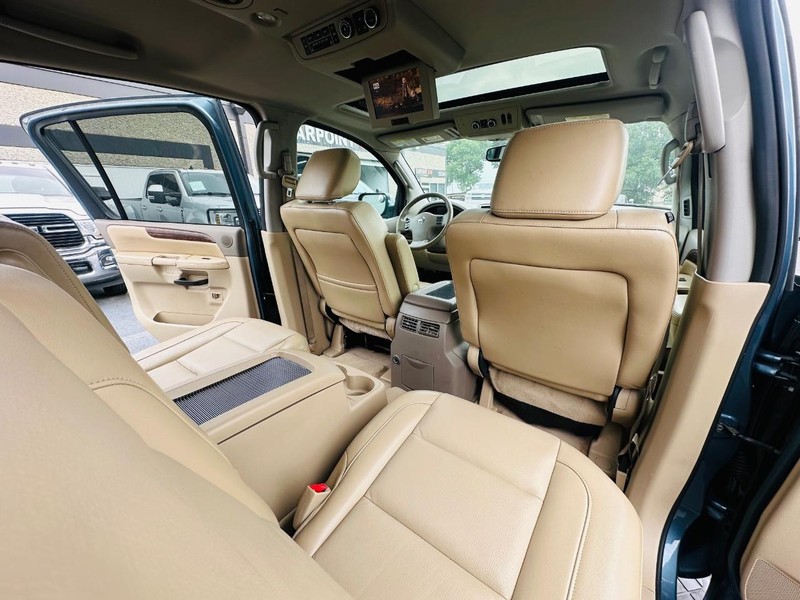 Nissan Armada Vehicle Full-screen Gallery Image 27