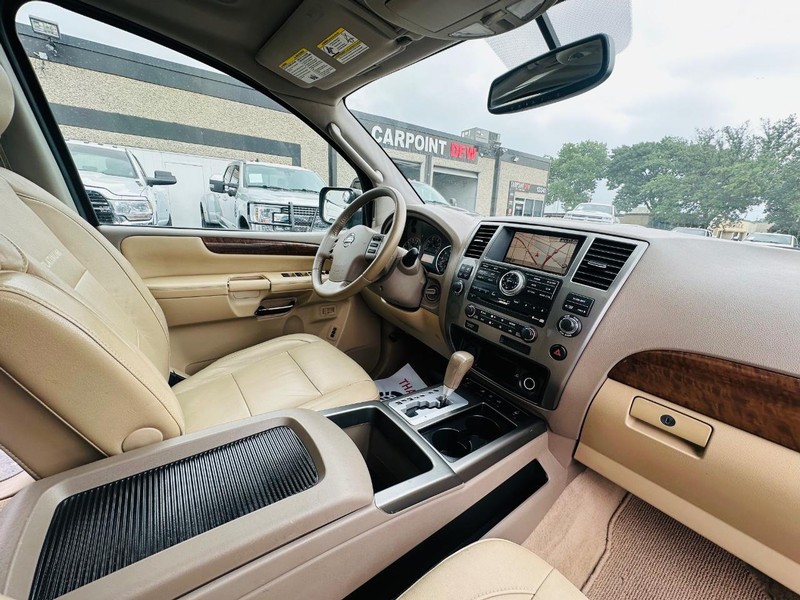 Nissan Armada Vehicle Full-screen Gallery Image 29