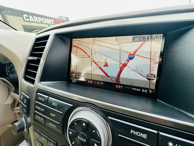 Nissan Armada Vehicle Full-screen Gallery Image 30