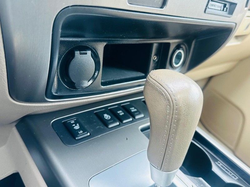 Nissan Armada Vehicle Full-screen Gallery Image 38