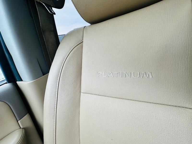 Nissan Armada Vehicle Full-screen Gallery Image 39