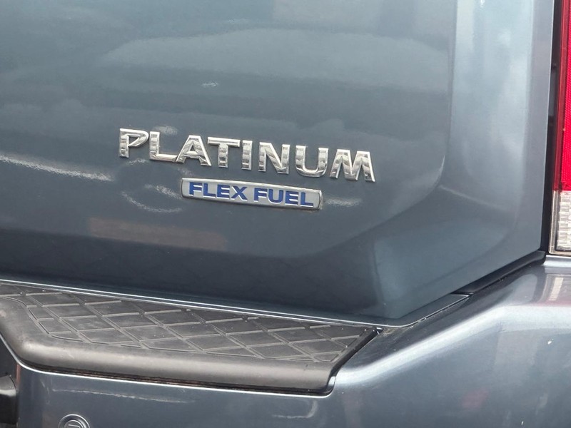 Nissan Armada Vehicle Full-screen Gallery Image 43