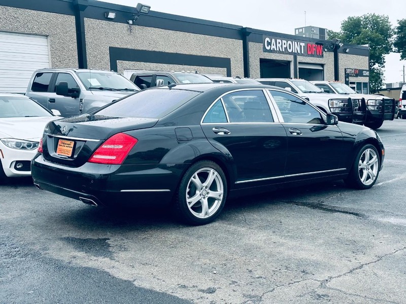 Mercedes-Benz S-Class Vehicle Full-screen Gallery Image 09