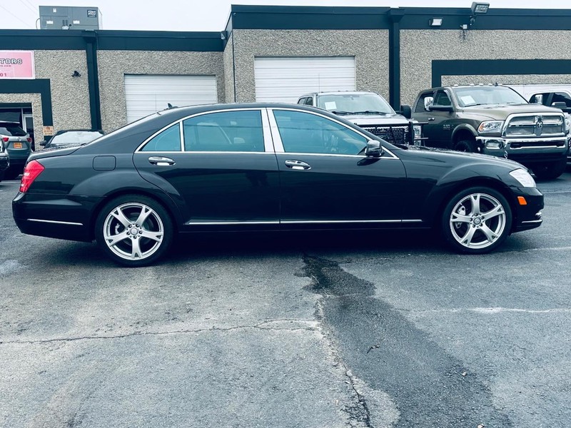 Mercedes-Benz S-Class Vehicle Full-screen Gallery Image 11