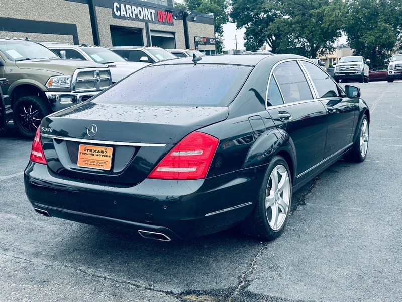 Mercedes-Benz S-Class Vehicle Full-screen Gallery Image 13