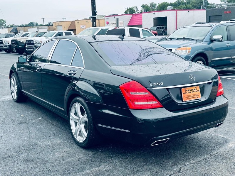 Mercedes-Benz S-Class Vehicle Full-screen Gallery Image 15