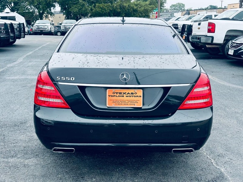 Mercedes-Benz S-Class Vehicle Full-screen Gallery Image 16