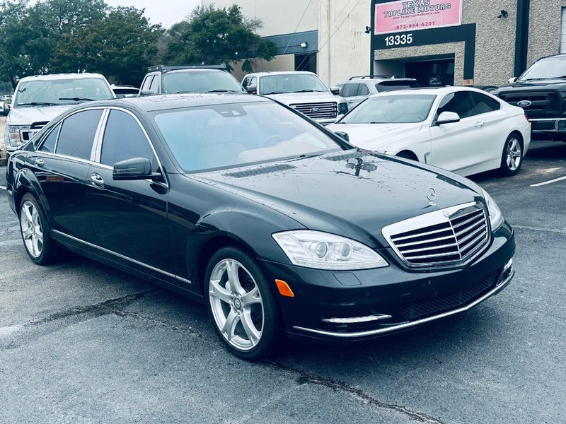 Mercedes-Benz S-Class Vehicle Full-screen Gallery Image 17