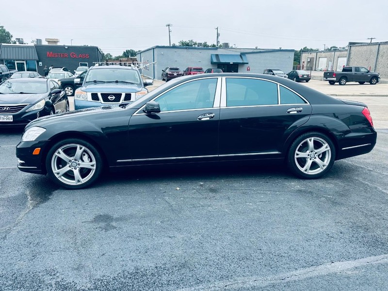 Mercedes-Benz S-Class Vehicle Full-screen Gallery Image 18