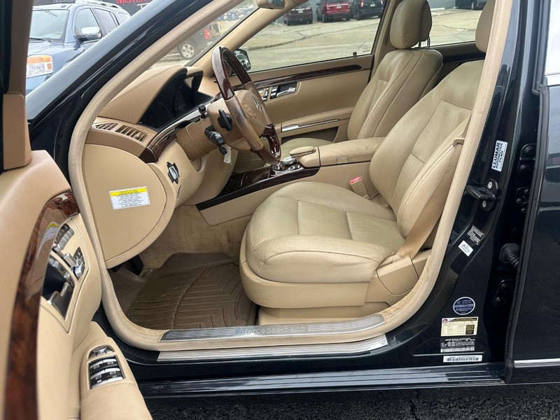 Mercedes-Benz S-Class Vehicle Full-screen Gallery Image 20