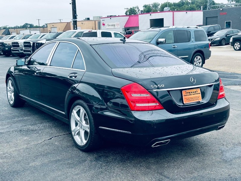 Mercedes-Benz S-Class Vehicle Full-screen Gallery Image 21