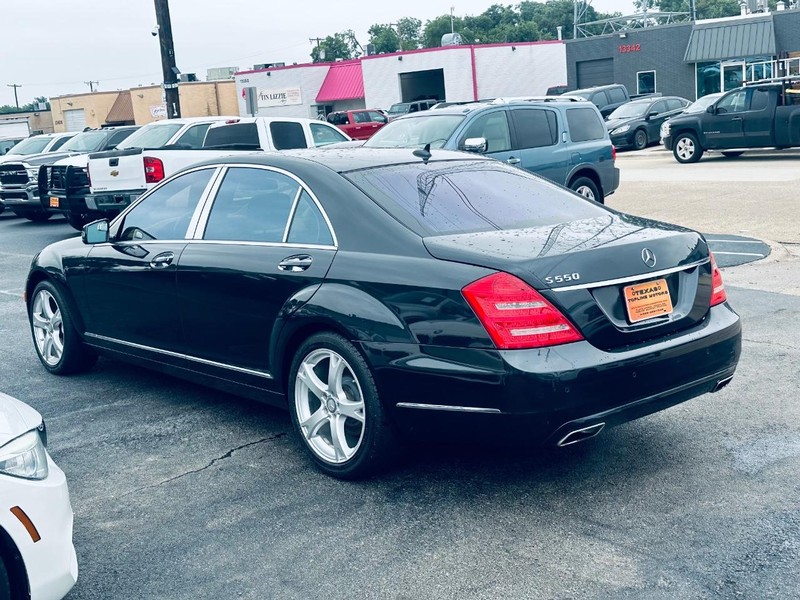 Mercedes-Benz S-Class Vehicle Full-screen Gallery Image 22