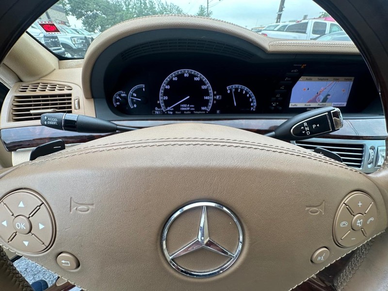 Mercedes-Benz S-Class Vehicle Full-screen Gallery Image 49