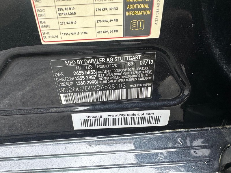 Mercedes-Benz S-Class Vehicle Full-screen Gallery Image 59