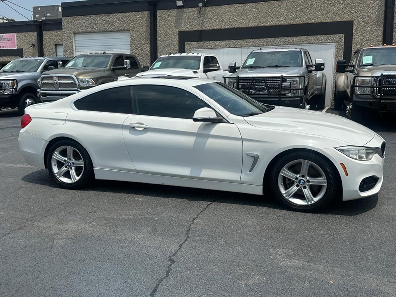 BMW 4 Series Vehicle Full-screen Gallery Image 6