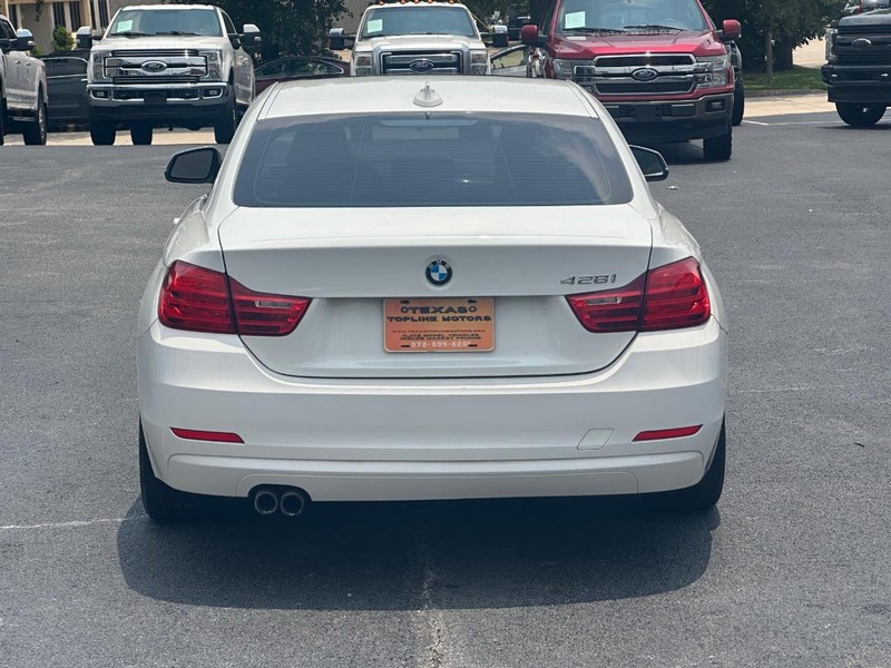 BMW 4 Series Vehicle Full-screen Gallery Image 9