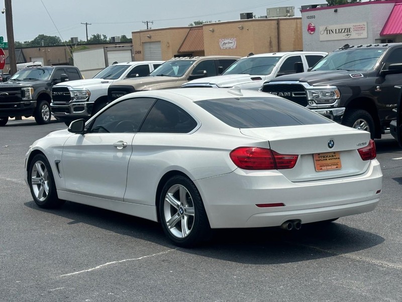 BMW 4 Series Vehicle Full-screen Gallery Image 10