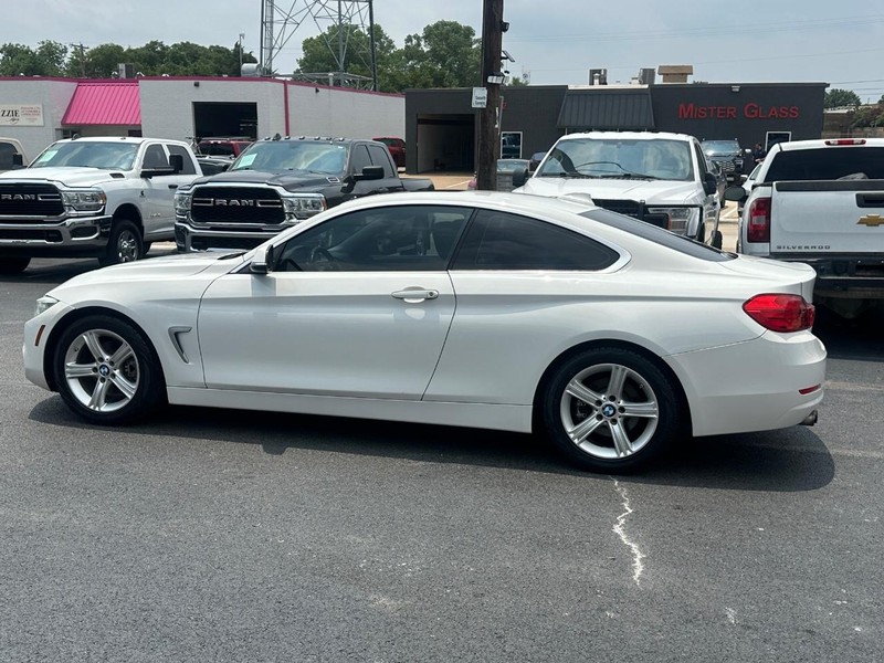 BMW 4 Series Vehicle Full-screen Gallery Image 12
