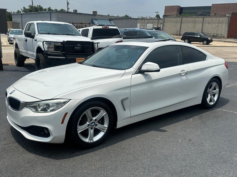BMW 4 Series Vehicle Full-screen Gallery Image 14