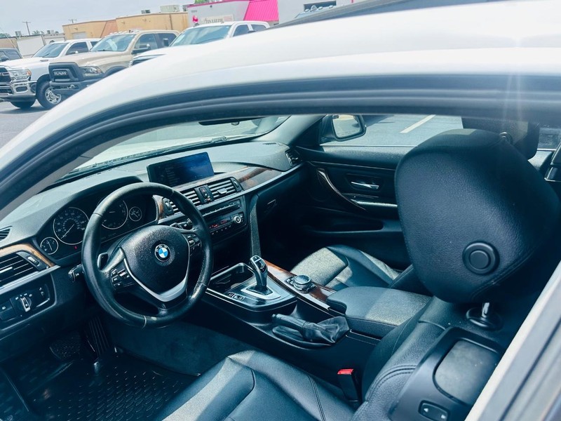 BMW 4 Series Vehicle Full-screen Gallery Image 16