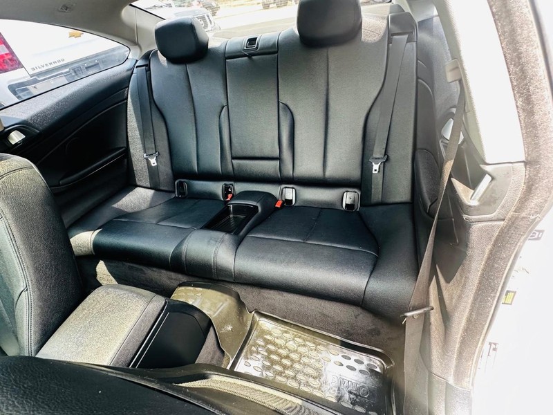 BMW 4 Series Vehicle Full-screen Gallery Image 17