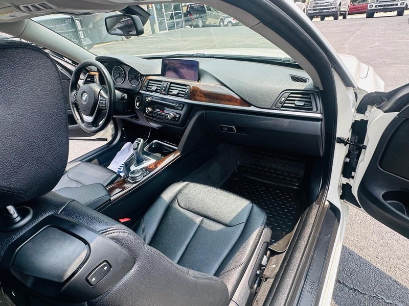 BMW 4 Series Vehicle Full-screen Gallery Image 20