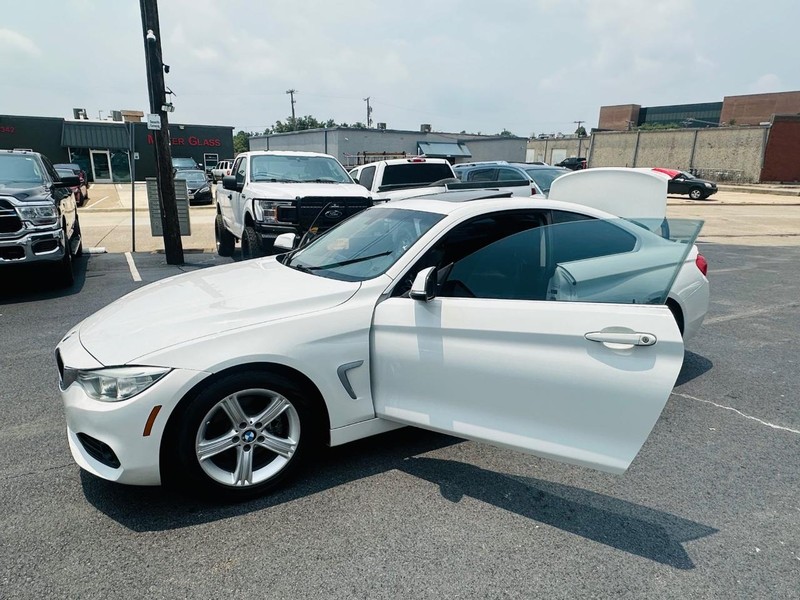 BMW 4 Series Vehicle Full-screen Gallery Image 22