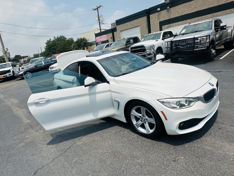 BMW 4 Series Vehicle Full-screen Gallery Image 23