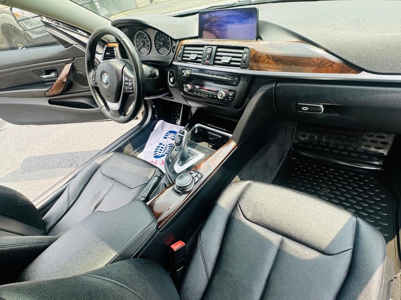 BMW 4 Series Vehicle Full-screen Gallery Image 24