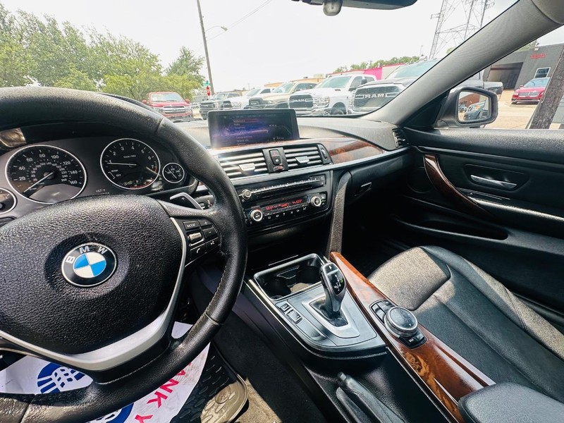 BMW 4 Series Vehicle Full-screen Gallery Image 25