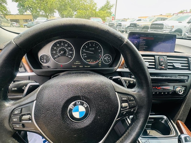 BMW 4 Series Vehicle Full-screen Gallery Image 27