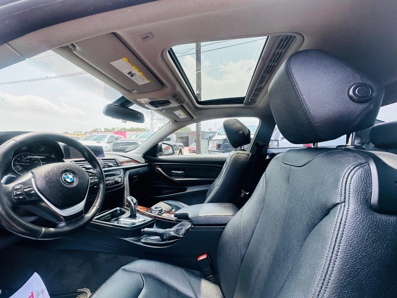 BMW 4 Series Vehicle Full-screen Gallery Image 29