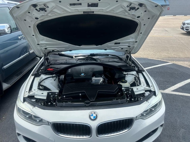 BMW 4 Series Vehicle Full-screen Gallery Image 31