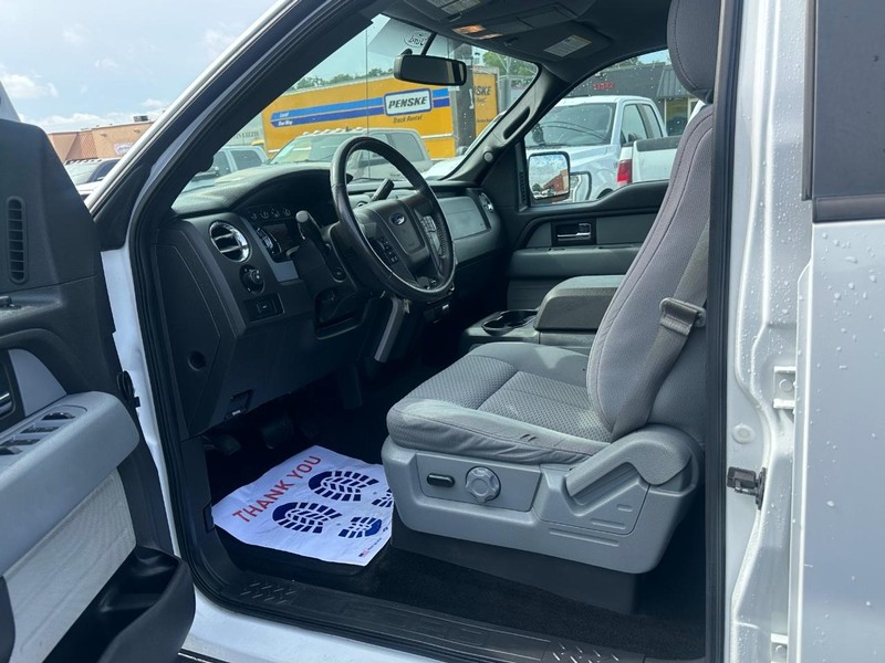 Ford F-150 Vehicle Full-screen Gallery Image 16