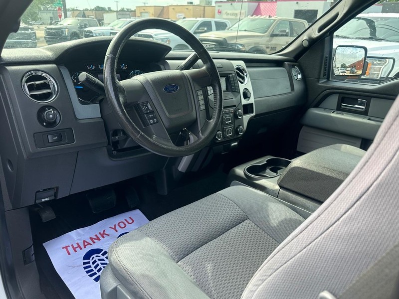 Ford F-150 Vehicle Full-screen Gallery Image 17