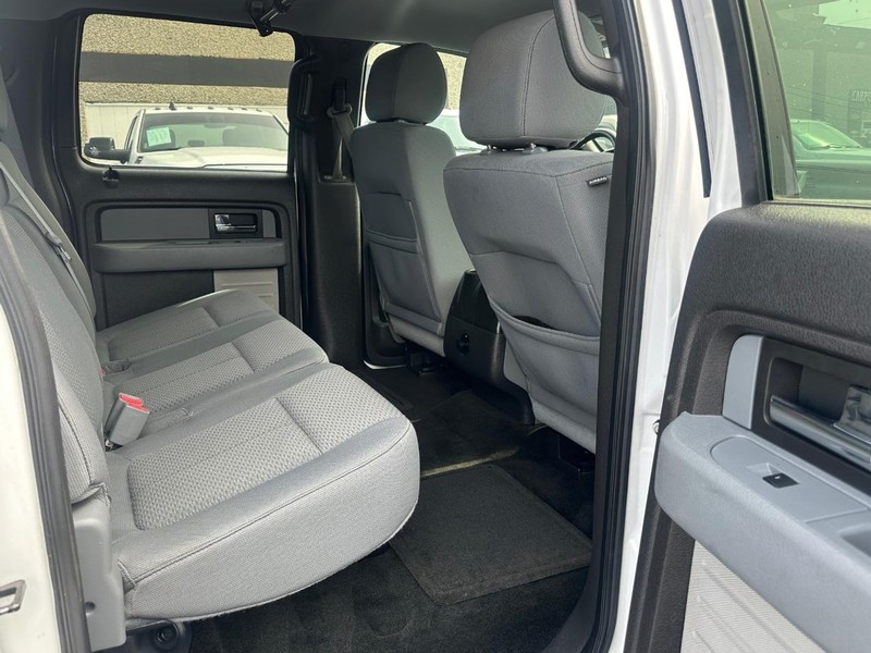 Ford F-150 Vehicle Full-screen Gallery Image 21